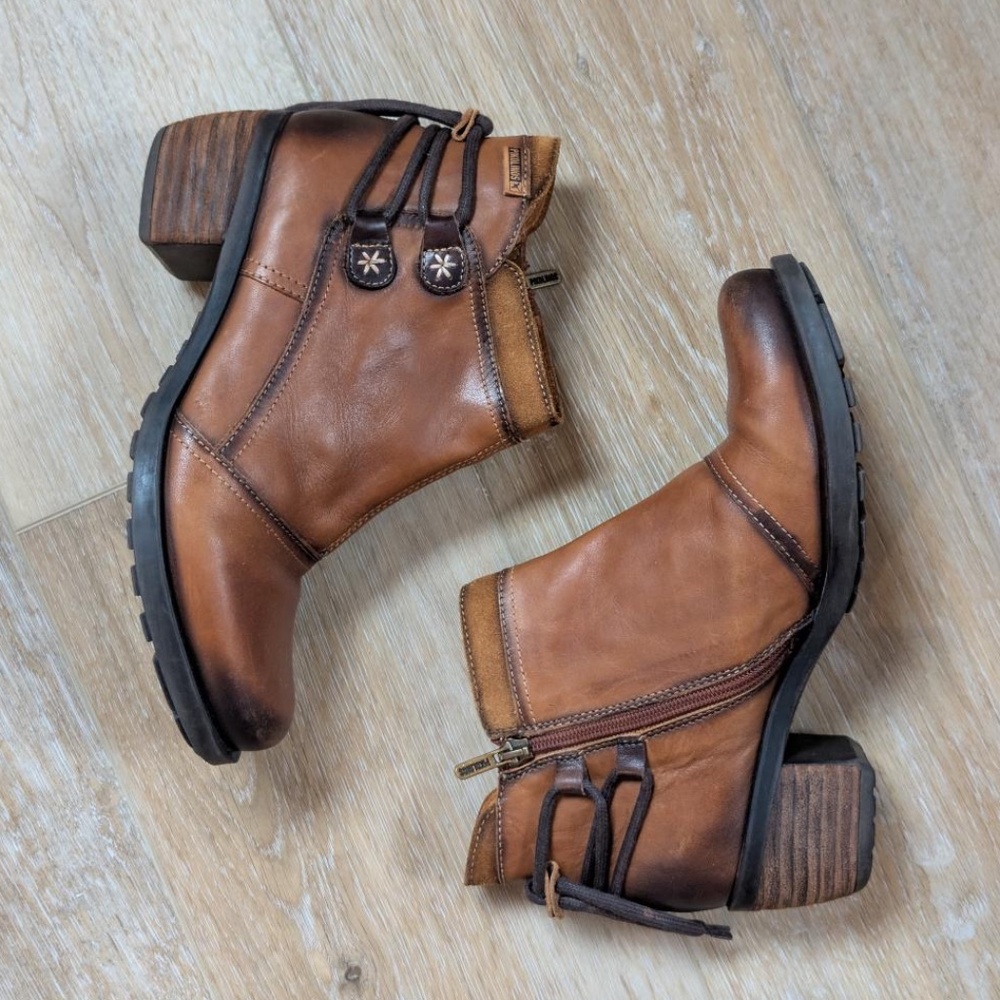 Women's Pikolinos Boots
